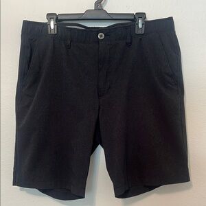 Under Armour Black Flat Front Heatgear Shorts 38